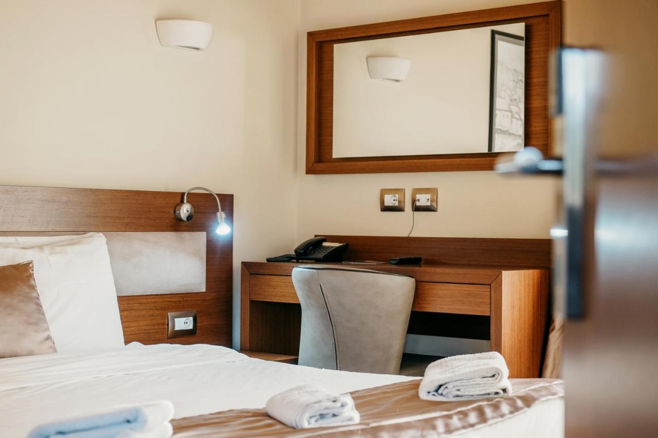 Center Hotel Gjirokastër المظهر الخارجي الصورة