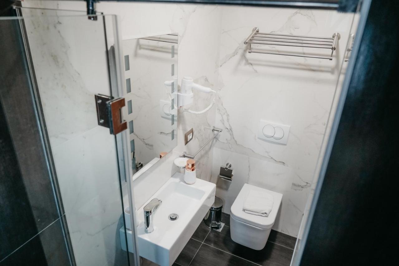 Center Hotel Gjirokastër المظهر الخارجي الصورة