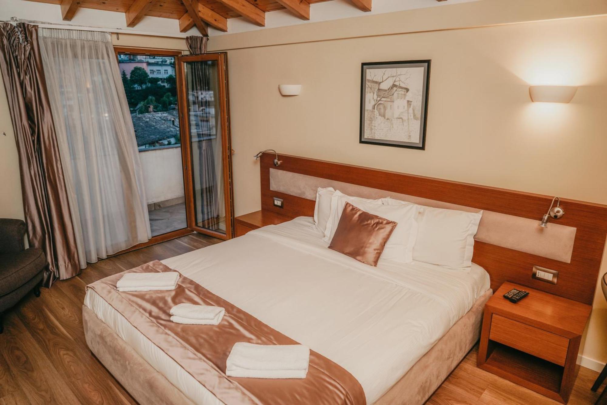 Center Hotel Gjirokastër المظهر الخارجي الصورة