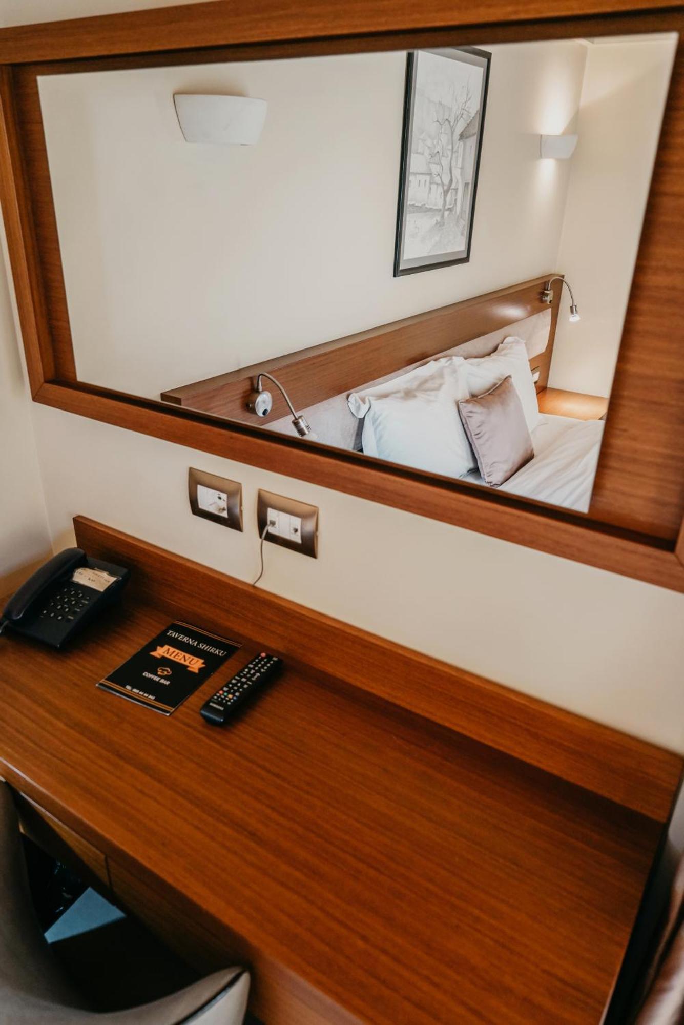 Center Hotel Gjirokastër المظهر الخارجي الصورة